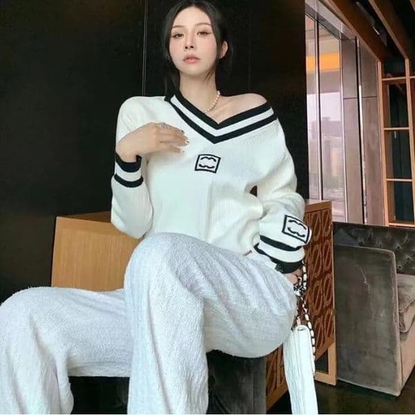 Designer Women's Sweater New Fashion black white pullover Hoodie Loose luxury clothes Women's Knitted Embroidered short Sweater