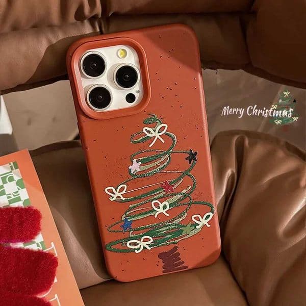 Hot Sale Christmas Tree Graffiti Art Plush Ball Pendant Phone Case Suitable for iPhone 16 15 14 12 Pro Max Phone Case Cute Cartoon Cover T241209