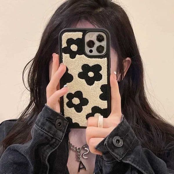 Korean Retro Fuzzy Plush Flower Pattern Phone Case Suitable for iPhone 16 15 14 11 13 Pro Max Phone Case Winter Soft Shockproof Cover M241209
