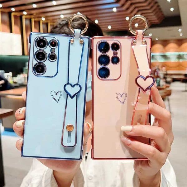 Suitable for Galaxy S23 Ultra S22 S21 S20 FE A14 A53 13 23 33 12 52 chassis electroplating heart-shaped wristband phone holder cover M241209