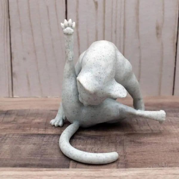 Desktop Cat Statues Funny Licking Butt Sculpture Abstract Aesthetic Art Statue Room Decor for Desk Bookshelf TV 241211