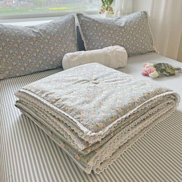 Korean lace edge summer lightweight cooling blanket with floral print air conditioning comfortable soft breathable washable thin blanket 241206