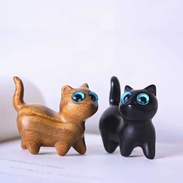 Cute Cartoon Crafts Home Decor Kawaii Cat Miniature Figurines Handmade Sandalwood Carving Kitty Sculpture Desk Ornaments Gift W241214