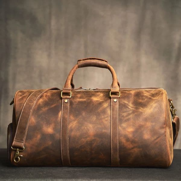 Geunine leather travel bag retro mens handbag large capacity single shoulder messenger bag Boston 17 inch laptop bag 241212