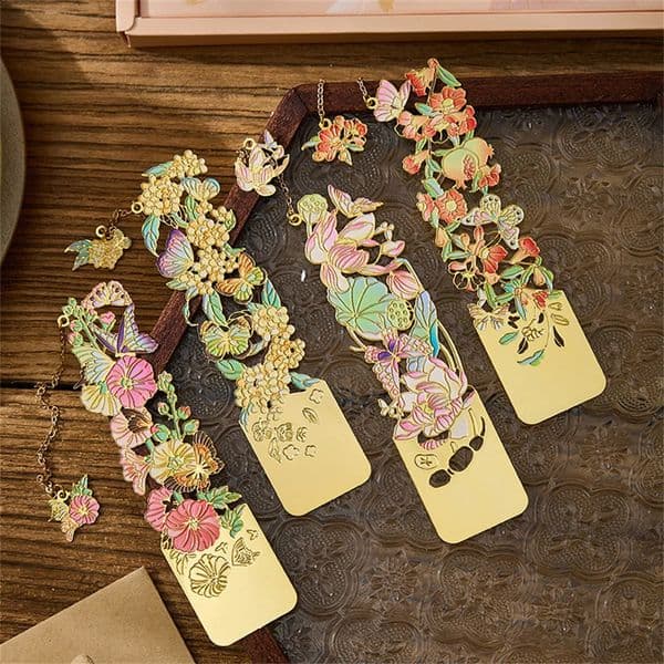 Aesthetic Stationery Metal Bookmark Hollow Flower Painting Bookmarks Student Reading Book Clip Accessories Teacher Gift 241217