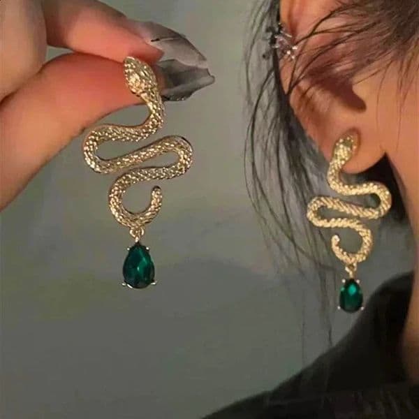 Unique Green Crystal Pendant Gold Color Snake Shaped Stud Earring s for Women Fashion Punk Cool Girl Party Trend Jewelr 241216