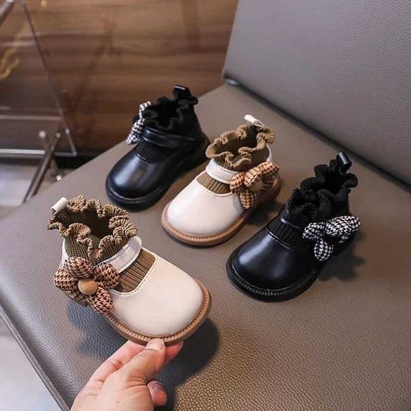 Sweet Little Girl Leather Shoes Chic Flower Childrens Maternal Princess First Walking Shoes Fashionable and Elegant Childrens Socks Shoes Soft M241219