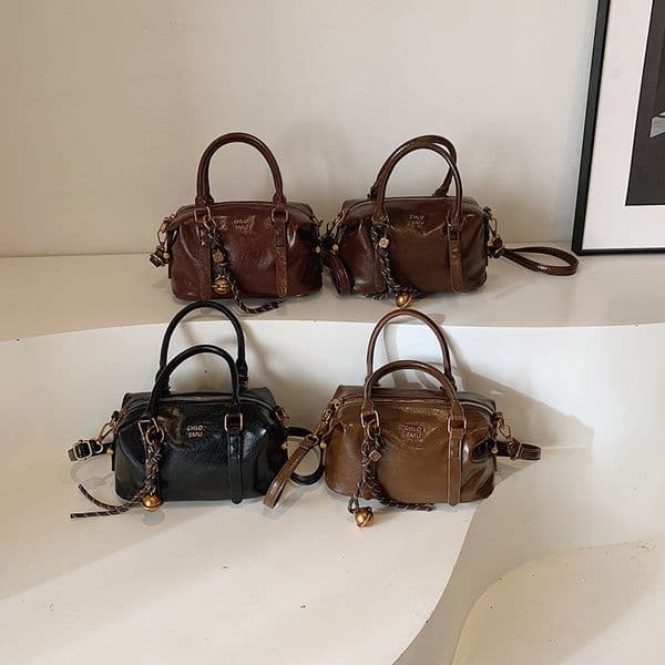 Luxury Bag 2025 Free Designer Bags Fashion Shoulder Inside Pocket With A Zipper Letter Bag For Ladies' Daily Versatility