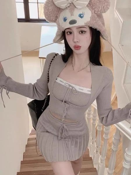 Y2k Sweet Outfits Woman Solid Knitted Cropped Patchwork Vest Slim Cardigan Mini Pleated Skirt Spring Korean Chic 3 Piece Set 241219
