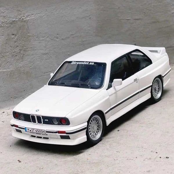 Plane 1 24 BMW M3 E30 IM Alloy Micro Die-Casting Metal Sc Model slot car Sound Light Simulation Series Childrens Toy Car Gift Track