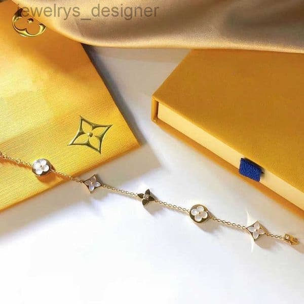 Designer Bangle Luxury Designer Like Elegant Ladies Bracelet Gold Silver Fashion Letter Pendant Wedding Jewelry Original Box