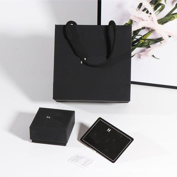 Exquisite Designer Jewelry Packaging Gift Box: Velvet-Touch Necklace Elegant Black Earring Box