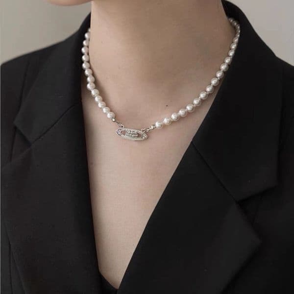 Pendant Necklaces Ladies Pearl Necklace With Delicate Alien Spacecraft Pendant Silver Tone Women s Fashion Jewelry Cosmic Accessory AA