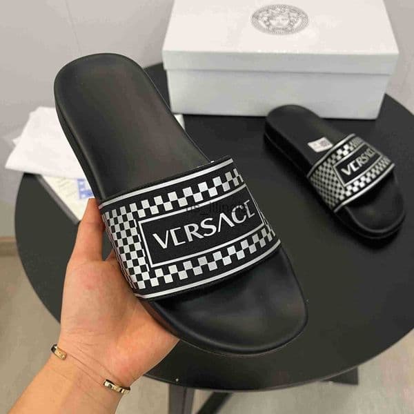 Slippers Cambodia Vietnam Nigeria high-quality one-piece mens soft soled slippers trendy brand outdoor beach slippers for women J241227