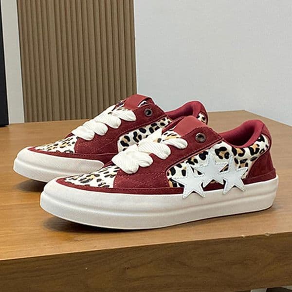 Designer Low Sneakers Luxury Women Sports Shoes With Rubber Soles Breathable Suede Leather Uppers Leather Decal Womens Casual Board Shoes