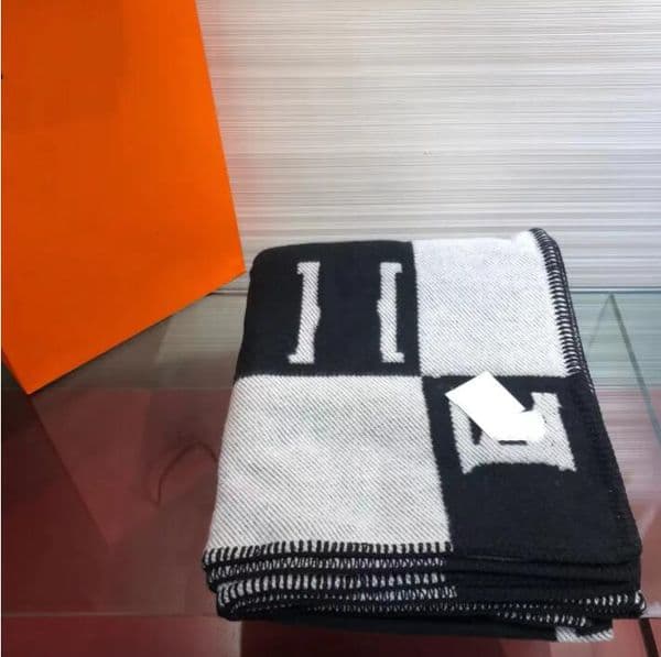 H letter cashmere designer soft scarf shawl portable warm plaid sofa bed wool knit blanket 140-170CMD H336585 Y260520