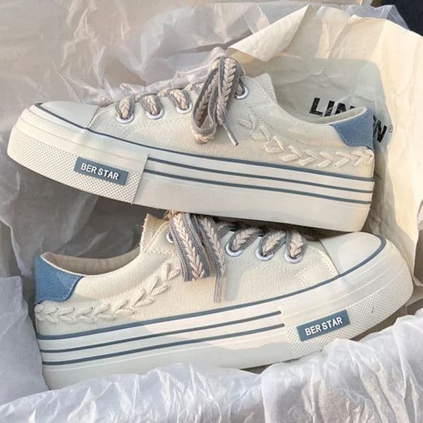 Womens platform canvas shoes with high thickening thickness are suitable for young girls outdoor coaches and womens thick soled shoes 240704