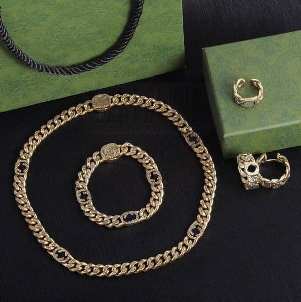 Necklaces Designer Gold Jewelry Necklaces and bracelets and rings and earrings for men and women Designer jewelry collection Hip Hop star recommended pieces