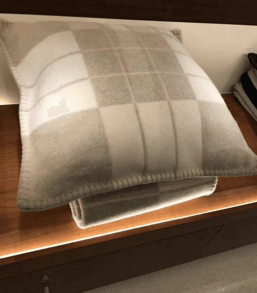 Fashion vintage fleece pillowcase letter brand european pillow cover covers wool throw luxury pillowcases Cushion Blanket Pillow Home Decor Expenses six colors