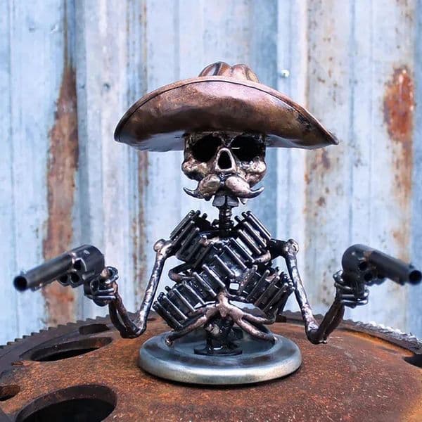 Cowboy Skull Gunner Hood Ornament Resin Sculpture Ornament Halloween Horror Atmosphere Props Holiday Gift Car Hood Decoration 240704