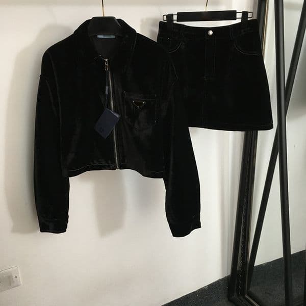 Classic Velvet Tracksuits Black Zipper Coat Skirts Outdoor Casual Tracksuit Female Designer Badge Jackets Skirt Set