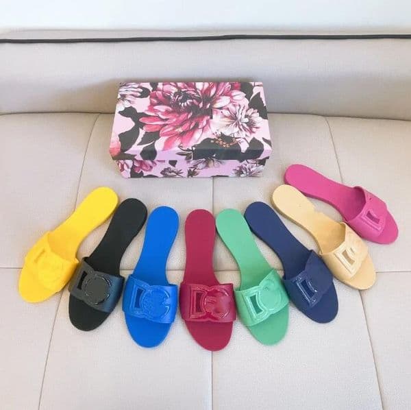 Summer Women Slippers Designer Luxury Flat Sandals Hollowed Out Slides Fashion Comfort Beach Slipper