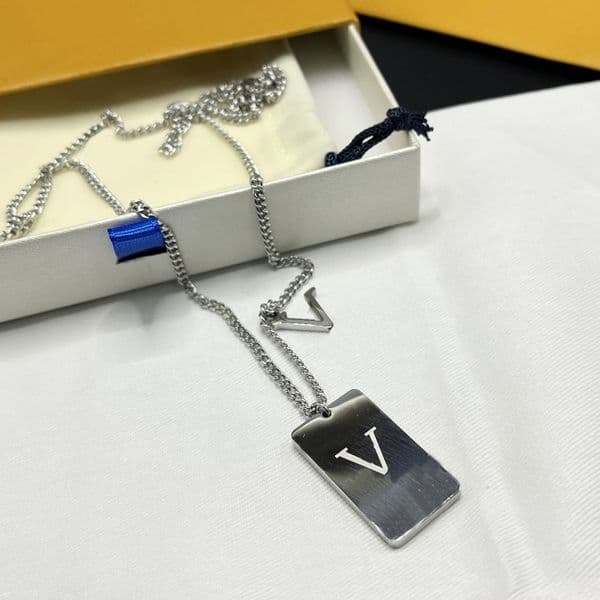 Silver Letter Necklace Luxury Designer Jewelry Stainless Steel Boutique Necklace High Quality Gifts Necklace With Correct Brand Logo
