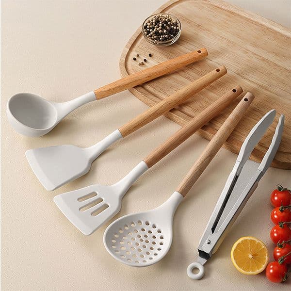 Durable White Silica Gel Cookware Collection - Heat Resistant Utensils Including a Spatula, Shovel & No Slip Food Clip
