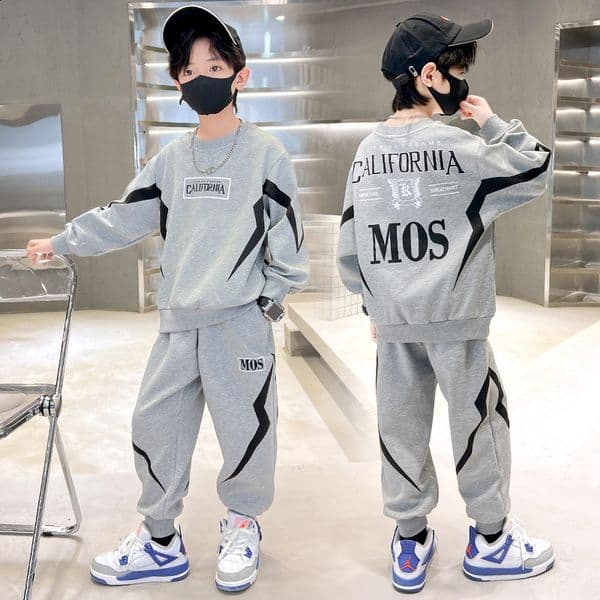 Childrens clothing for boys autumn and winter set for children boys plus cashmere hoodie casual foreign style two piece set 230803