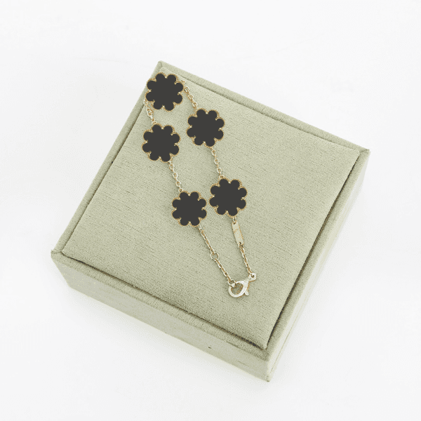 Designer Bracelets Classic Clover Bracelet Fashion Five Flower for Mans Womans Gold Silver Optional 19 Styles Classic Multicolor Options