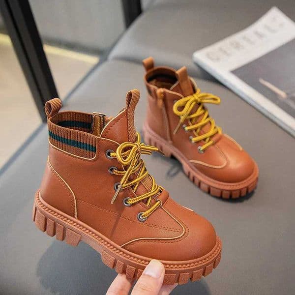 New autumn childrens leather boots boys shoes childrens fashionable ankle boots rubber soles anti slip childrens girls short platform boots M241102