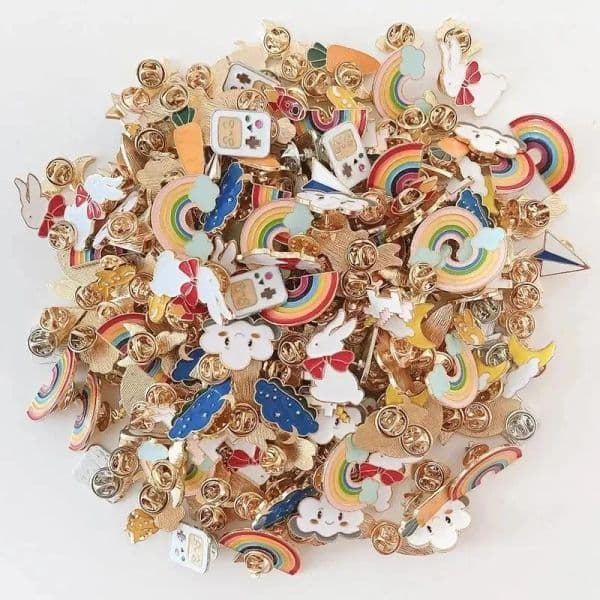 10/50pcs Personalized Diversity Random Badges INS Metal Anime Pins for Backpacks Lapel Clothes Bag Brooches Accessory Wholesale
