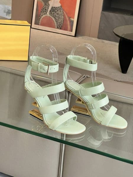 Roman femad boots fairy wind 2024 summer new thick hollow female sandals open toe wear sandals Q260416