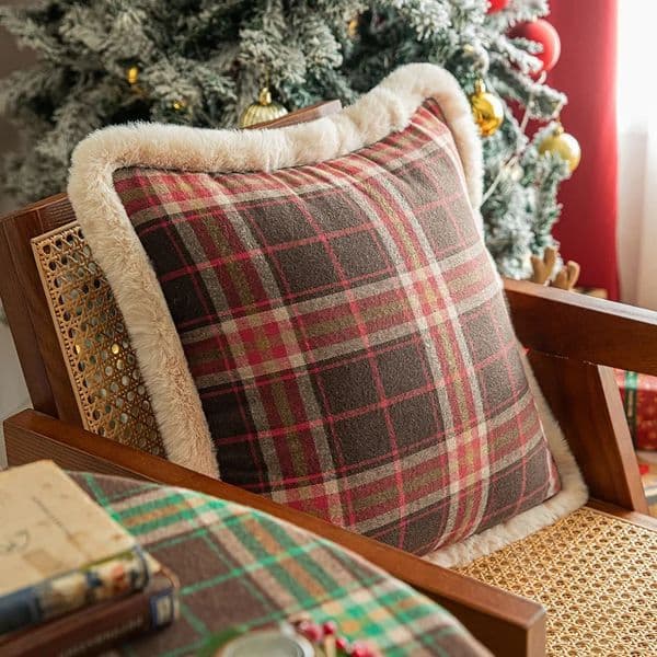 Soft flat cushion winter wonderland Christmas pillow with artificial rabbit fur used for sofas and chairs 241106