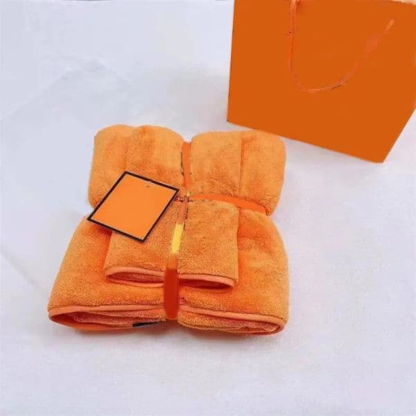 Designer letter bath towel blue bath towel queen size coral fleece absorbent washcloths 2pcs letter pattern christmas day gift beach towels comfortable S2642