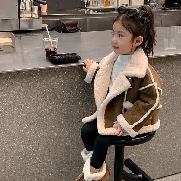Designer shoes Children's clothing jacket autumn and 2024 new item for little girls, children's fur integrated winter clothing, pink top, free shipping