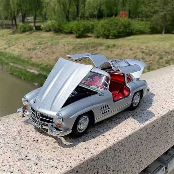 1 32 Benzs 300SL Alloy Car Model Diecasts Metal Classic Vehicles Car Model Simulation Sound and Light Collection Kids Toys GiftsXJ241109