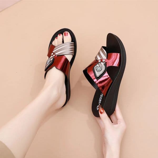 Summer womens thick soled non slip beach shoes suitable for middle-aged and elderly women 241113
