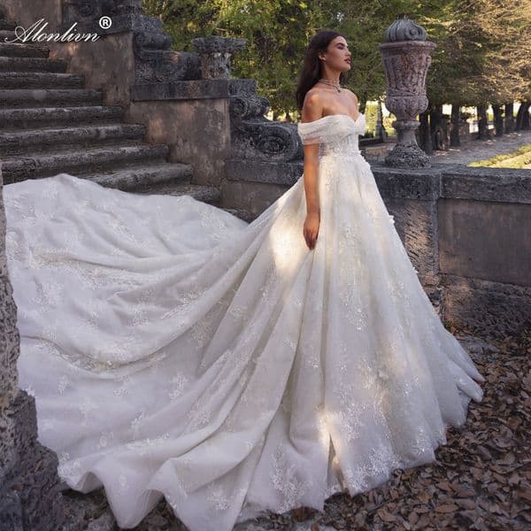 Beauty Appliques Lace Off Shoulder Sleeves Sweetheart Ball Gown Wedding Dress Delicate Beading Lace Bridal Gowns Adroned With Chapel Train
