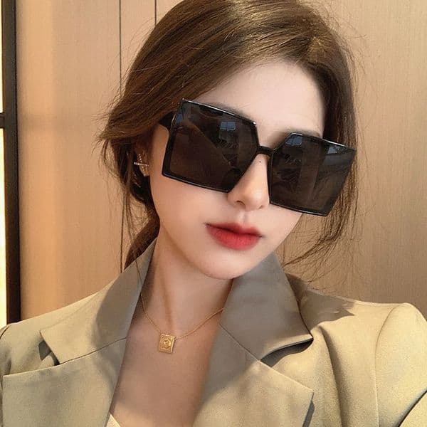 Designer fashion luxury match bag sunglasses party personality street Korean version facial slimming temperament women sunglasses
