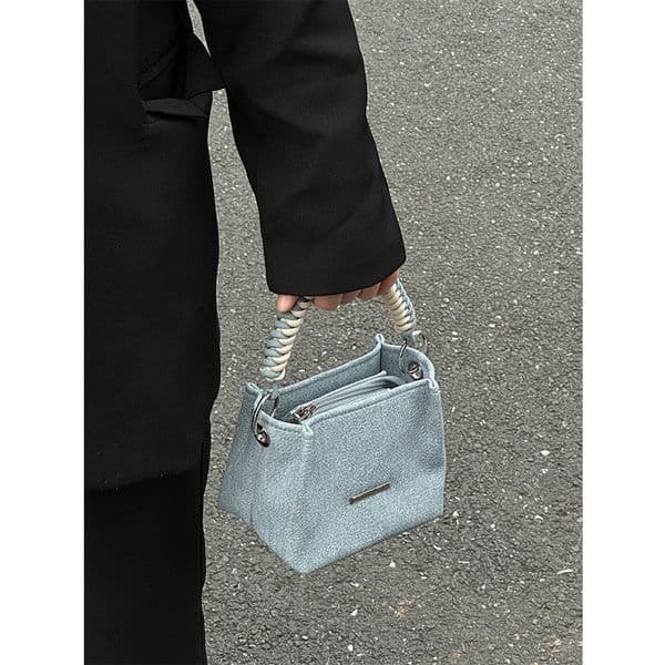 Cowboy women s new niche designer handbag with high end feel simple chain shoulder trend trend crossbody bag crossbody bag