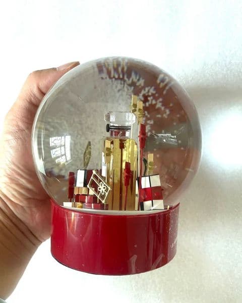 Edition C Classics Red Christmas Snow Globe With Perfume Bottle Inside Crystal Ball For Special Birthday Novelty VIP Gift 12545