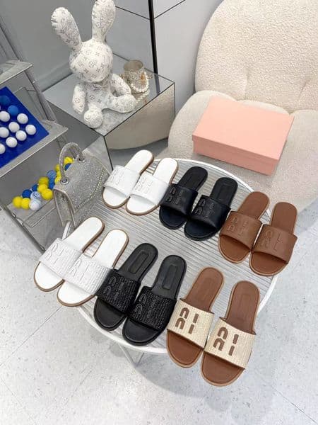 Designer Slippers Coconut Leaf Fiber Textured Fabric Flat Shoes Women Summer Beach Woven Slippers Fashion Open Toe Flip Flops