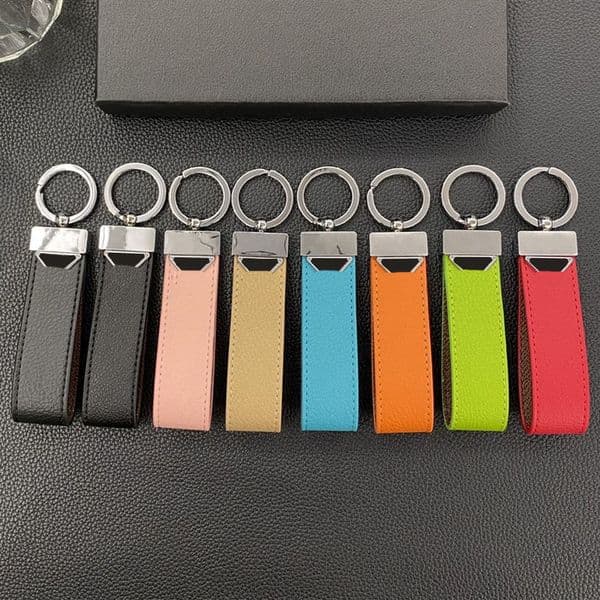 High Quality Keyain assic Exquisite Luxury Designer Car KeyrZinc Alloy Letter Unisex Lanyard Gold Blk Metal all Jewelry Love J260415