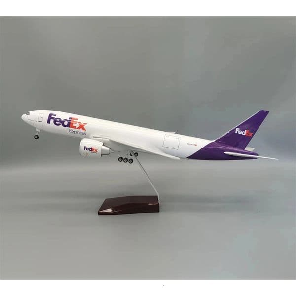 47CM 1/135 Scale B777-200 Aircraft FedEx Cargo Airlines Model Toy With Wheel Landing Gear Diecast Resin Plane Collection Display 241126