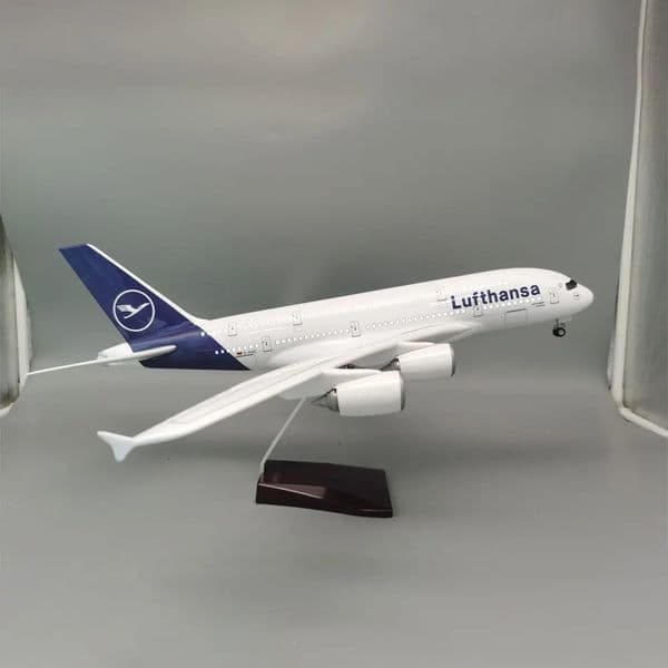 1/160 Scale 46CM Airplane A380 Lufthansa Airline Model Light and Plastic Resin Plane For Collection- Painting Airbus A380 241126