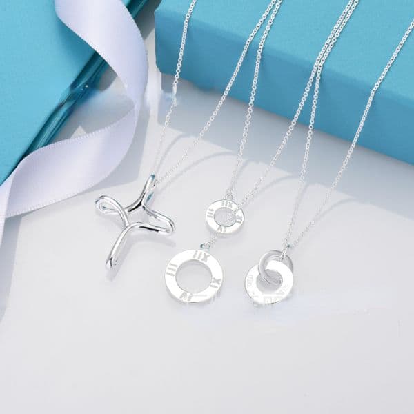 Designer Pendant Necklaces White Copper Silver Plated Cross Circle Roman Numerals Necklace Lady Simple Fashion Ins Collars