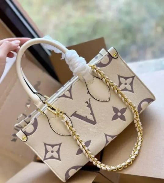 2024 PETIT PALAIS Designers shoulder with lock Genuine leather Fashion Luxurys GRAND PALAIS Embossing flower pochette Women Handbag Messenger Bag