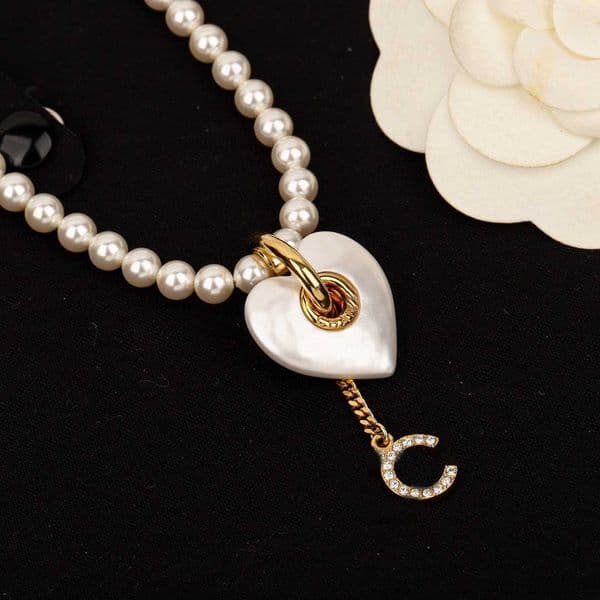 2026 Luxury quality charm pendant necklace with white color heart shape and sparkly diamond in 18k gold plated have stamp box pearl PS3559B