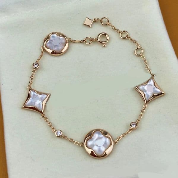 High quality 18k gold Four-leaf designer bracelet hot Lady Designer Stainless steel Shell fritillaria charm clover Bracelet luxury jewel Dance Party Women
